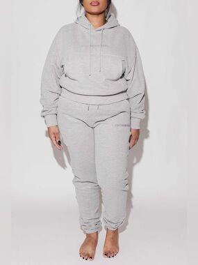 Essential hoodie Fancy Homebody